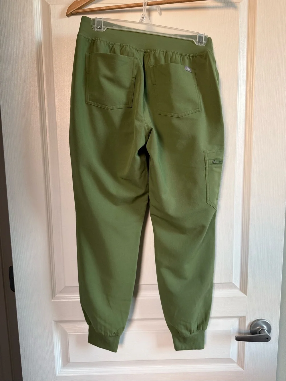 Figs Women’s Fern Zamora-Petite Jogger Scrub Pants